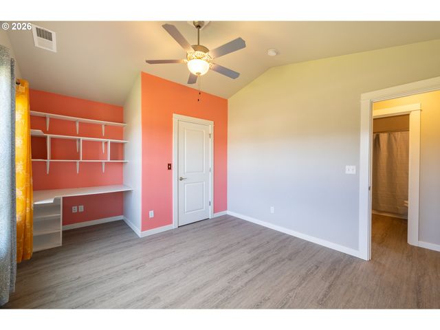 160 BRAXTON Ct, Roseburg, OR 97471