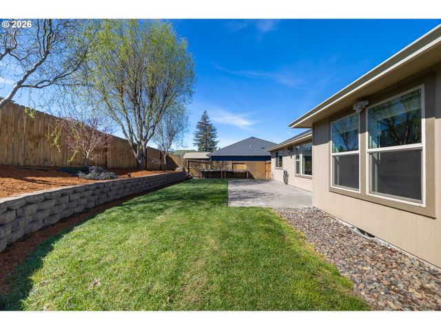 160 BRAXTON Ct, Roseburg, OR 97471