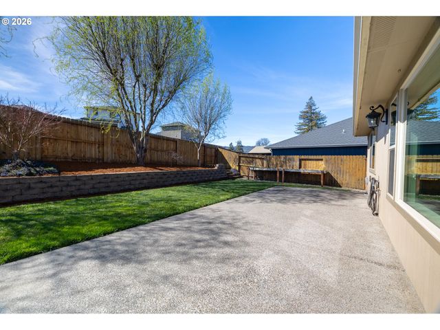 160 BRAXTON Ct, Roseburg, OR 97471