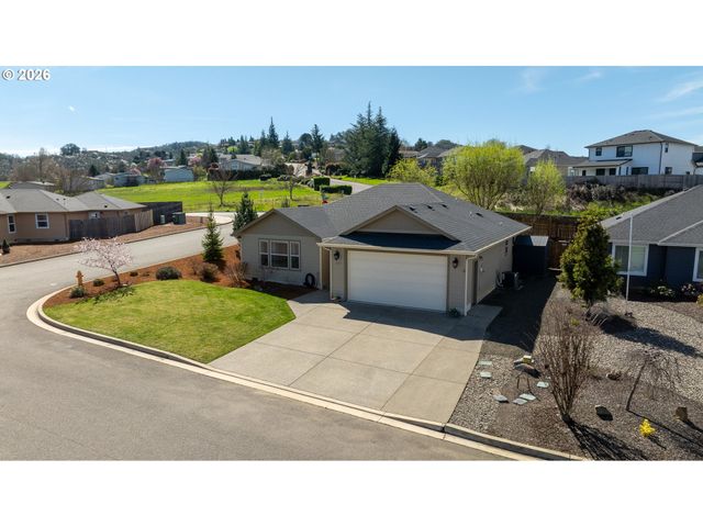 160 BRAXTON Ct, Roseburg, OR 97471