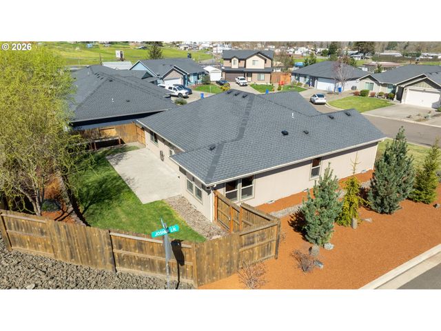 160 BRAXTON Ct, Roseburg, OR 97471