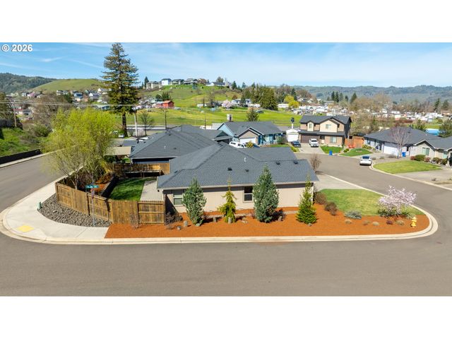 160 BRAXTON Ct, Roseburg, OR 97471