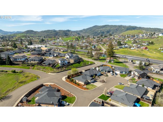 160 BRAXTON Ct, Roseburg, OR 97471