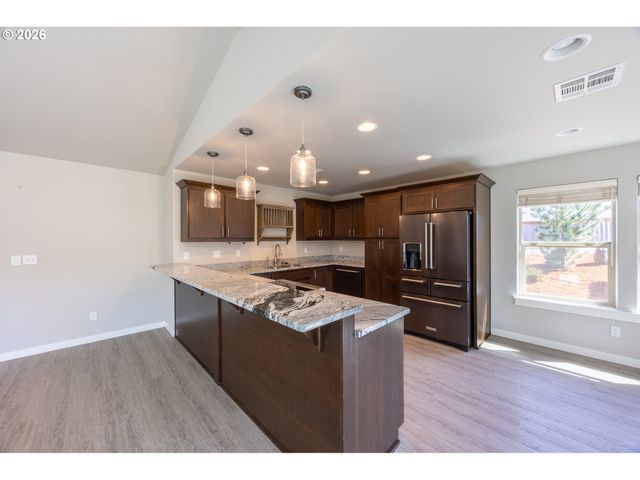 160 BRAXTON Ct, Roseburg, OR 97471