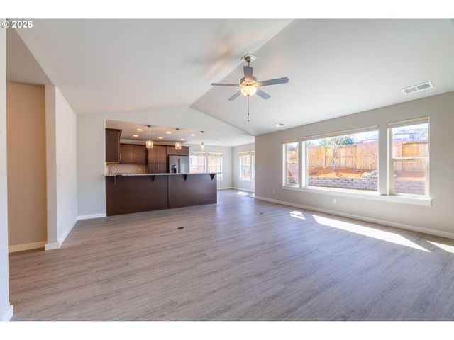 160 BRAXTON Ct, Roseburg, OR 97471