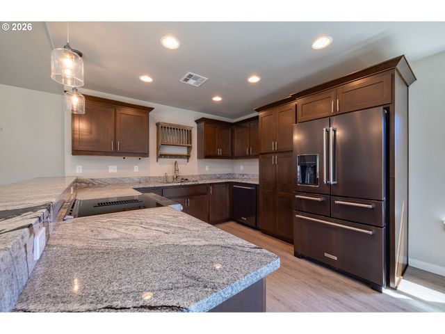 160 BRAXTON Ct, Roseburg, OR 97471