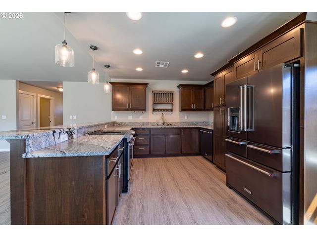 160 BRAXTON Ct, Roseburg, OR 97471