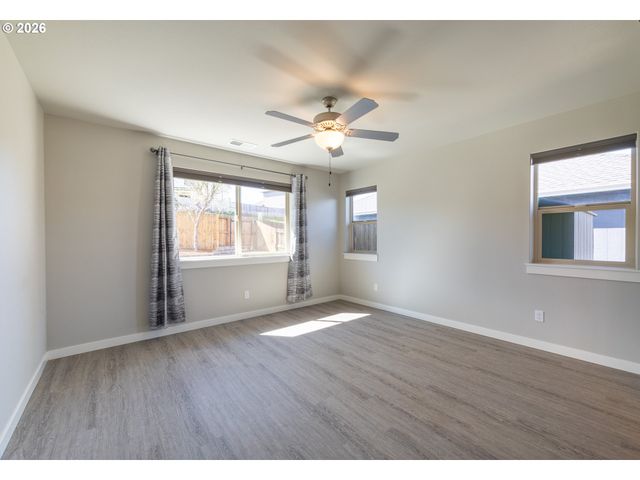 160 BRAXTON Ct, Roseburg, OR 97471