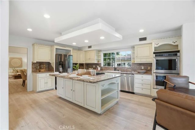 5224 Woodlake, Woodland Hills, CA 91367