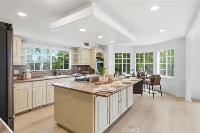5224 Woodlake, Woodland Hills, CA 91367