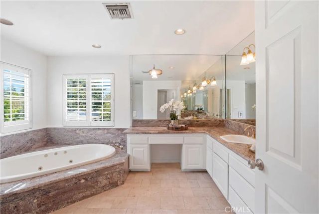 5224 Woodlake, Woodland Hills, CA 91367