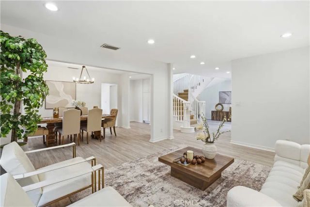 5224 Woodlake, Woodland Hills, CA 91367