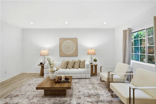 5224 Woodlake, Woodland Hills, CA 91367