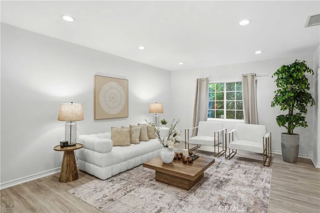 5224 Woodlake, Woodland Hills, CA 91367