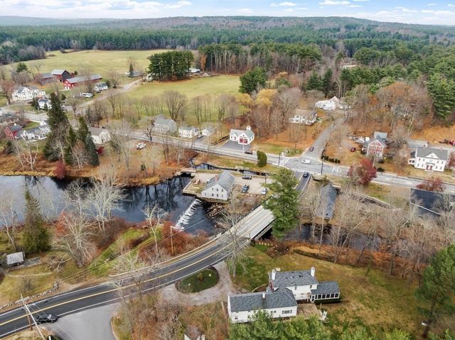 8 South St, Townsend, MA 01469