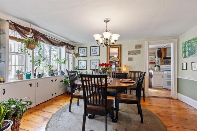 8 South St, Townsend, MA 01469