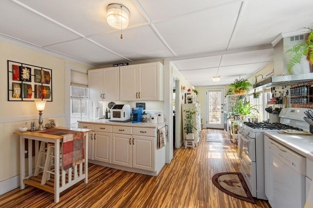 8 South St, Townsend, MA 01469