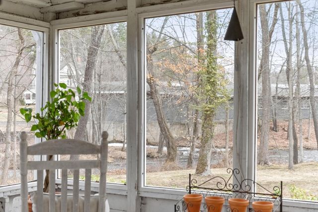 8 South St, Townsend, MA 01469