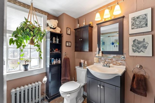 8 South St, Townsend, MA 01469