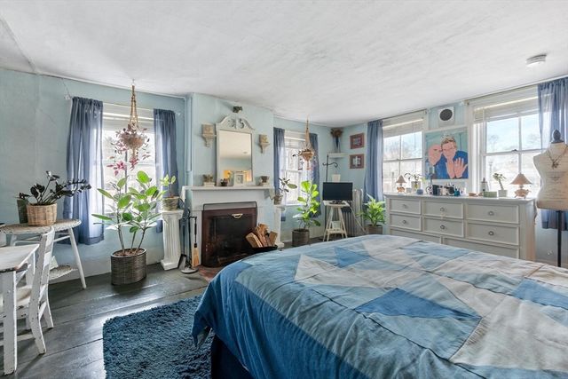 8 South St, Townsend, MA 01469