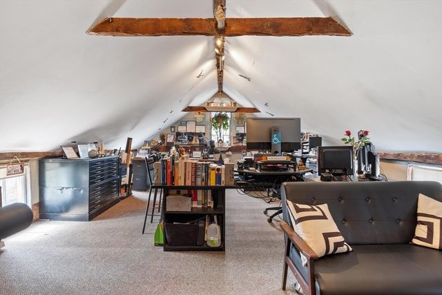 8 South St, Townsend, MA 01469