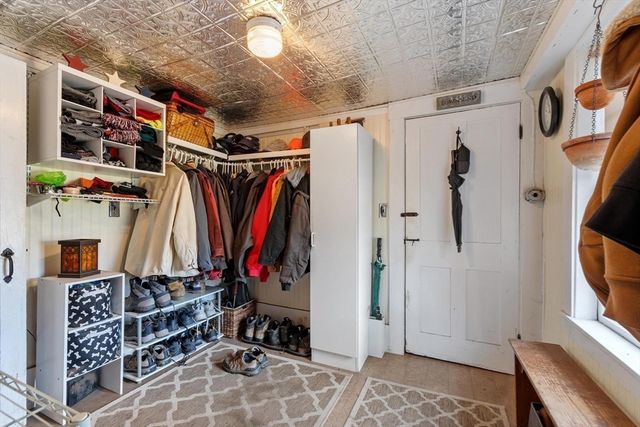 8 South St, Townsend, MA 01469