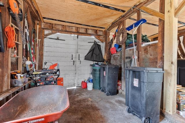 8 South St, Townsend, MA 01469