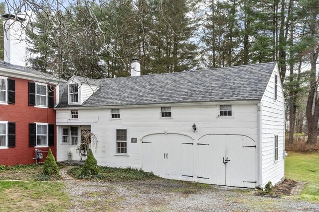 8 South St, Townsend, MA 01469