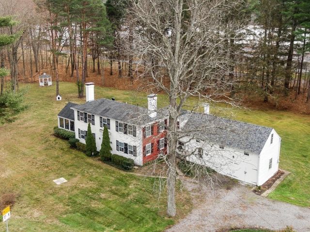 8 South St, Townsend, MA 01469