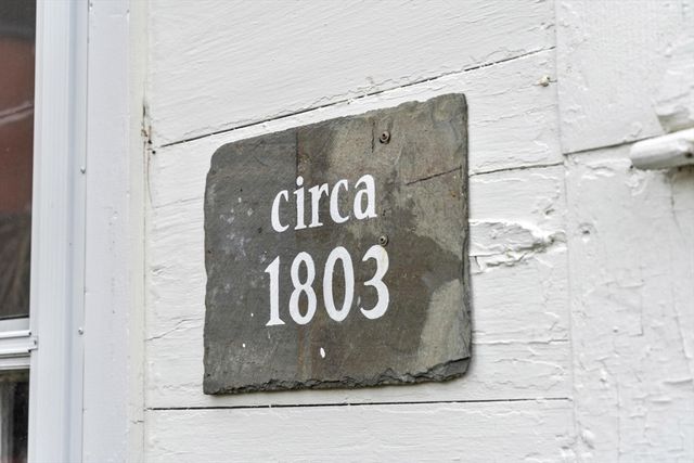 8 South St, Townsend, MA 01469