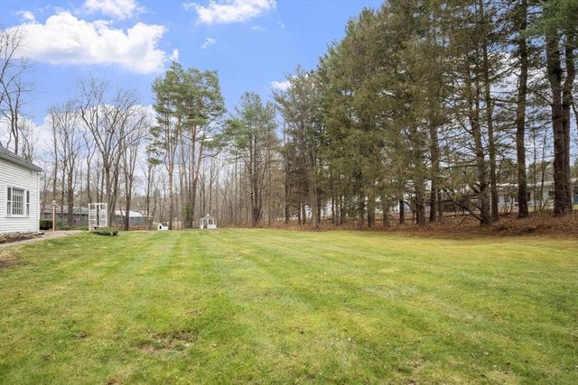 8 South St, Townsend, MA 01469