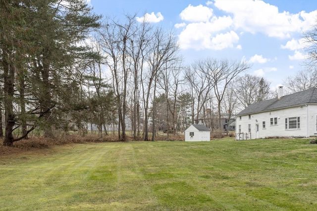 8 South St, Townsend, MA 01469