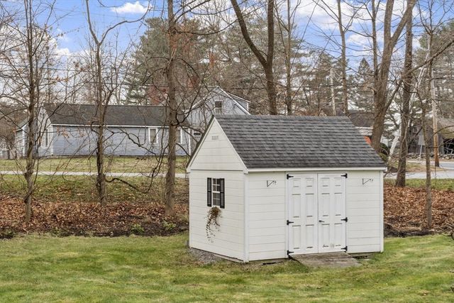 8 South St, Townsend, MA 01469