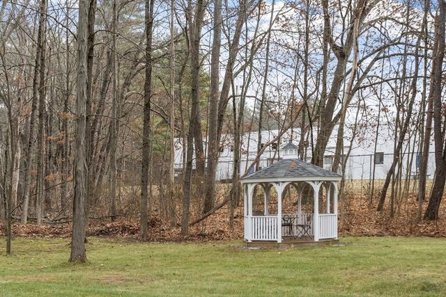 8 South St, Townsend, MA 01469