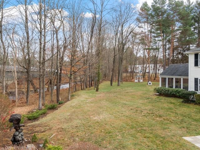 8 South St, Townsend, MA 01469