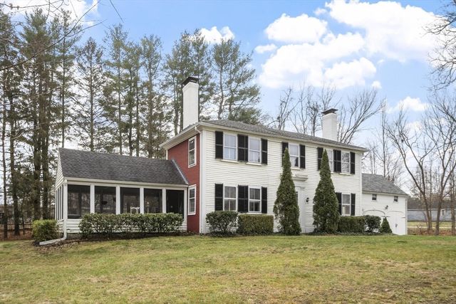 8 South St, Townsend, MA 01469