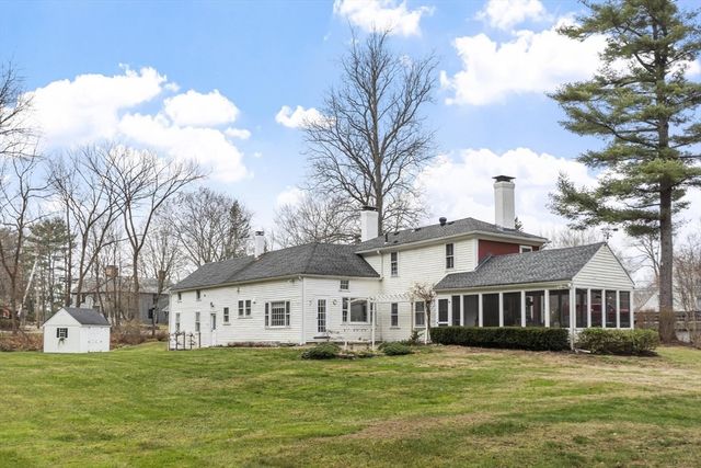 8 South St, Townsend, MA 01469