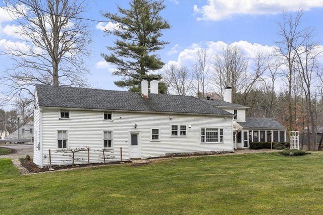 8 South St, Townsend, MA 01469