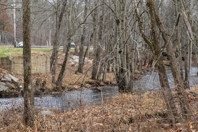 8 South St, Townsend, MA 01469