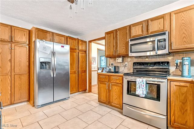 2543 Shadow Lane, Clinton, OH 44216