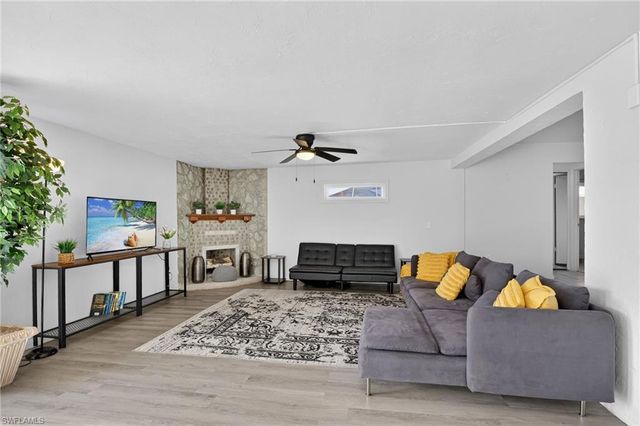 918 SE 35th ST, Cape Coral, FL 33904