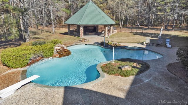 1330 Forest Creek Drive, Shreveport, LA 71115