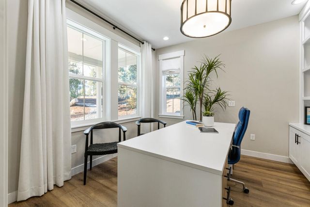 5722 Engleman Spruce Way, Klamath Falls, OR 97601