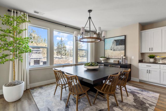 5722 Engleman Spruce Way, Klamath Falls, OR 97601