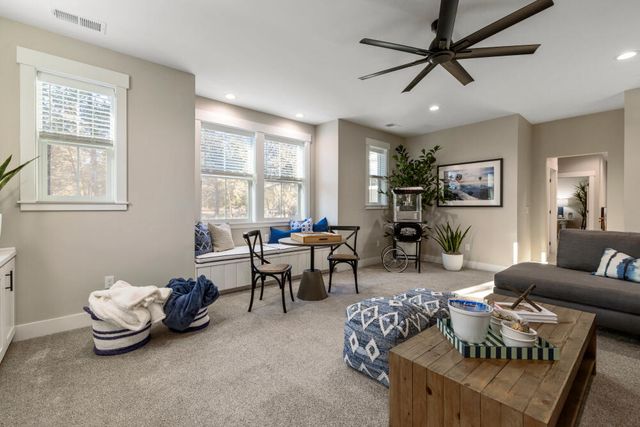 5722 Engleman Spruce Way, Klamath Falls, OR 97601