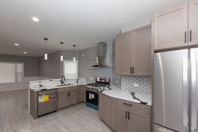 1508 S 7th Avenue, Maywood, IL 60153