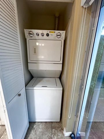 2098 NE 167th St 2-118, North Miami Beach, FL 33162