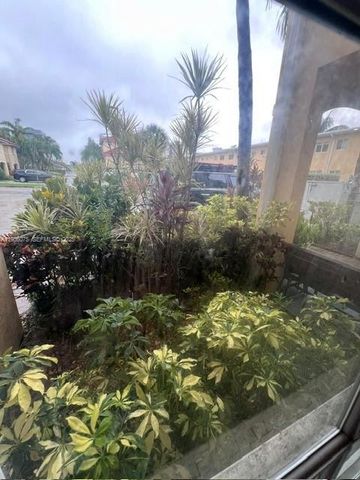 2098 NE 167th St 2-118, North Miami Beach, FL 33162