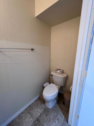 2098 NE 167th St 2-118, North Miami Beach, FL 33162