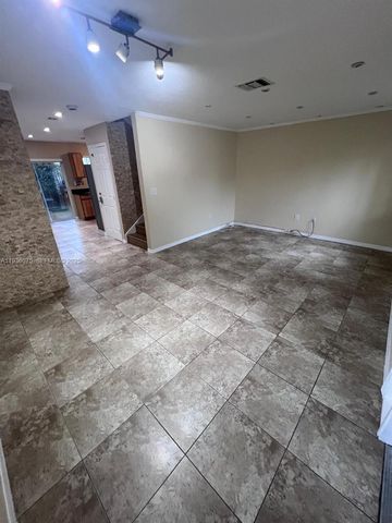 2098 NE 167th St 2-118, North Miami Beach, FL 33162